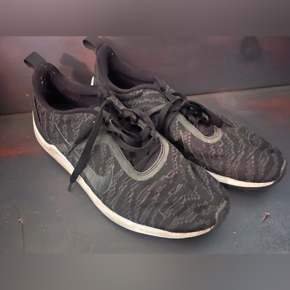 Nike Lunarestoa men’s size 11